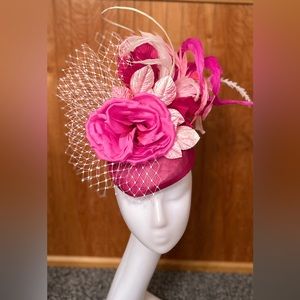 Pink fascinator.  Pink derby hat.  Barbie pink hat.  Pink church hat.